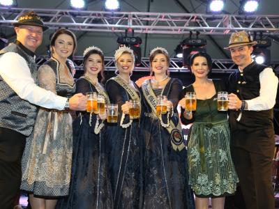 Primeiro dia da 34ª Oktoberfest de Igrejinha atrai milhares de visitantes em busca de diversão, música e cultura