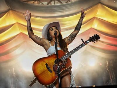 Lauana Prado abre programação da 36ª Oktoberfest de Igrejinha com show vibrante e repertório repleto de sucessos