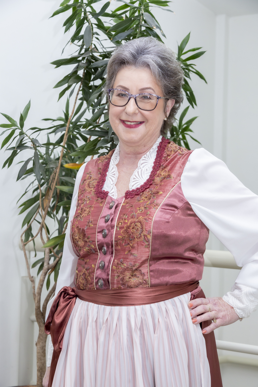 Seniorin da Oktoberfest de Igrejinha apresenta traje oficial