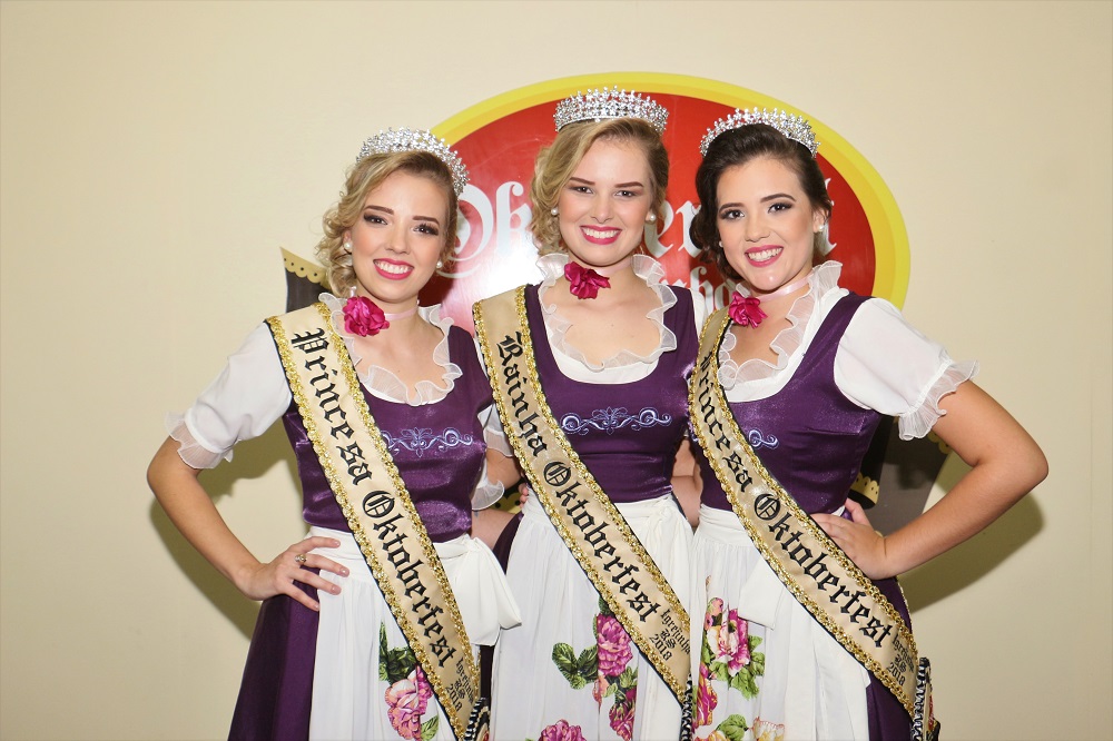 Oktoberfest de Igrejinha escolheu rainha e princesas em evento com emoção e história
